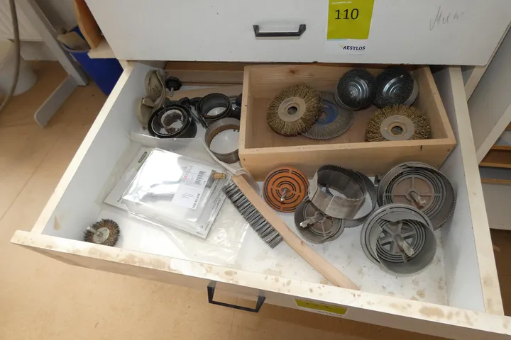 Posten Werkzeug/Zubehör Umfang: 1x Schubladeninhalt